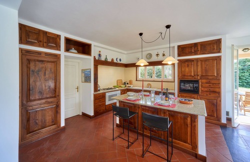 Lierna Villa | Pet-Friendly Breezeway Home in Lierna - Rated 10/10
