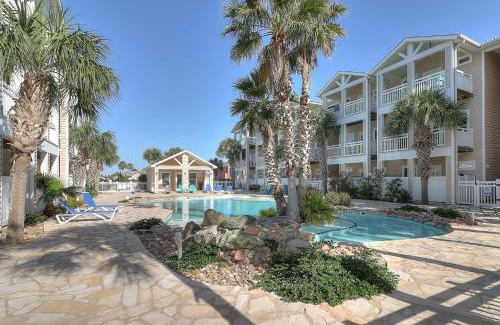 Corpus Christi House | Discover Breezeways: Pet-Friendly Haven with Pool Access