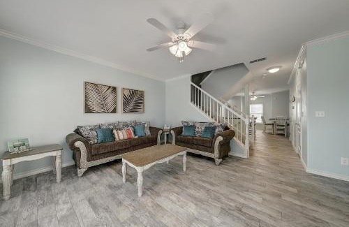 Corpus Christi House | Discover Breezeways: Pet-Friendly Haven with Pool Access