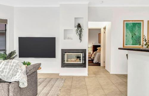 Port Noarlunga House | Beachfront Escape at Breezy B on the Esplanade