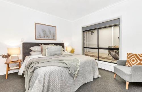 Port Noarlunga House | Beachfront Escape at Breezy B on the Esplanade
