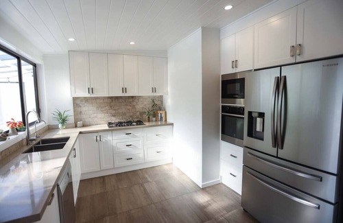 Avalon Beach House | Relax at Breezy Beach House - Oceanfront Escape Awaits!