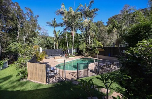 Avalon Beach House | Relax at Breezy Beach House - Oceanfront Escape Awaits!