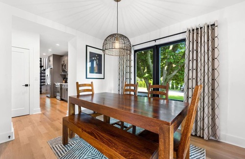 Three Oaks House | Coastal Retreat: Spring Vibes at The Modern Oak Hotel