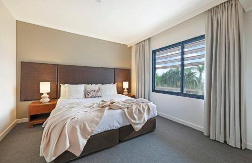 Darwin City Centre Apartment | Tranquil Harbourfront Resort with Tropical Pool Getaway