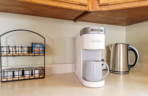 Bemidji Condo | Tranquil Breezy Hills - Lakefront Unit with Kayaks & Pool