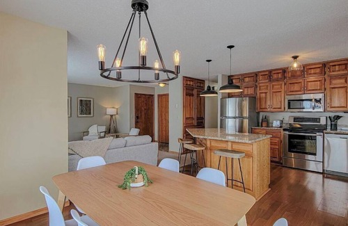 Bemidji Apartment | Experience Breezy Hills: Lake Views, King Bed & Kayaks!