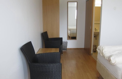 Stafafell House | Idyllic Brekka í Lóní Farm Stay with Breakfast & Family-Friendly Amenities