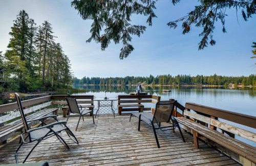 West Hills House | Relaxing Bremerton Vacation Rental with Hot Tub & Lake Access