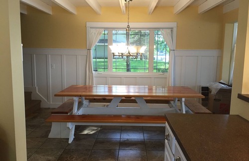 Delton Cottage | Brenda's Beach House: Lakefront Oasis with Ocean Views
