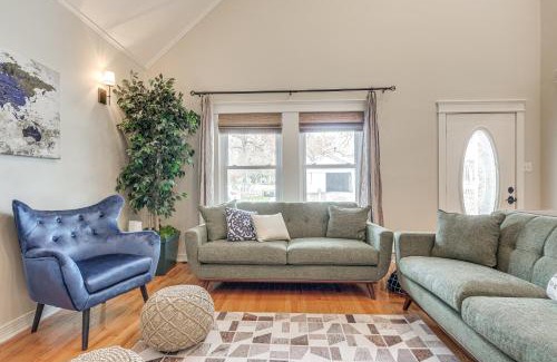 Brenham House | Cozy Brenham Retreat with Deck, Near Downtown Attractions