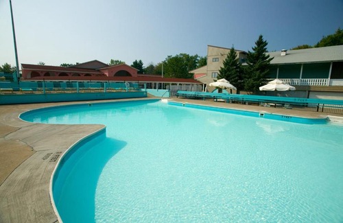 Pulaski Resort | Inviting Brennan Beach Lakeview Loft with Private Beach Access