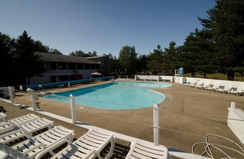 Pulaski Resort | Inviting Brennan Beach Lakeview Loft with Private Beach Access