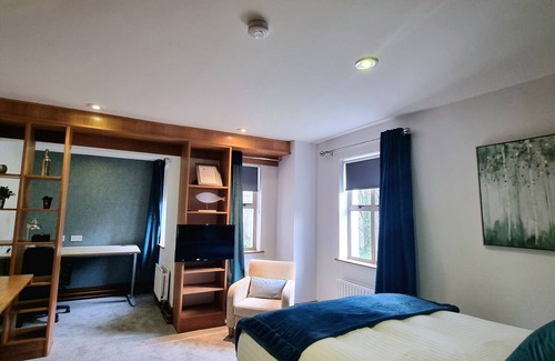 Castletroy House | Top-Rated Brennan Court Guest Accommodation with Pool