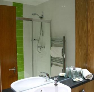 Castletroy House | Comfortable Brennan Court Guest Accommodation with Pool Access