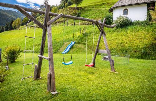 Muehlbach Am Hochkoenig Apartment | Family-Friendly Brennergut Ferienwohnung on a Working Farm