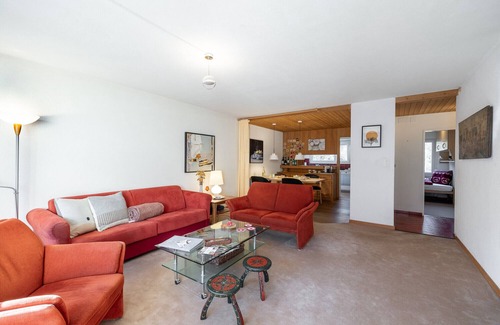 Engadin Scoul Apartment | Brentschpark No. 73: Spacious and bright 3.5-room flat in the quiet Brentschpark neighbourhood