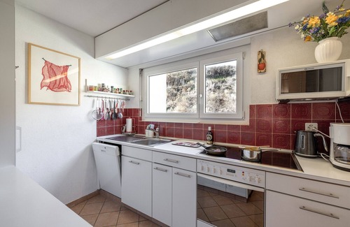 Engadin Scoul Apartment | Brentschpark No. 73: Spacious and bright 3.5-room flat in the quiet Brentschpark neighbourhood
