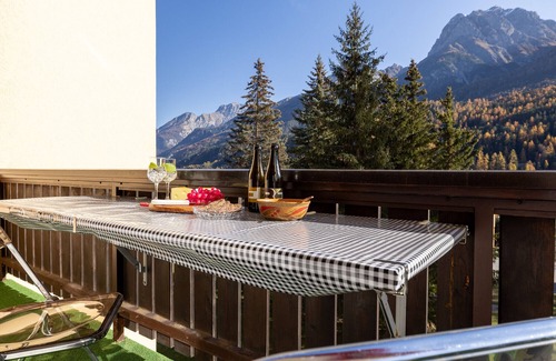 Engadin Scoul Apartment | Brentschpark No. 73: Spacious and bright 3.5-room flat in the quiet Brentschpark neighbourhood