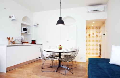San Marco Apartment | Stylish Brera Apartments in San Fermo with Spa & Kitchen