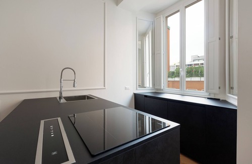 San Marco Apartment | Stylish Brera Apartments in San Fermo with Spa & Kitchen