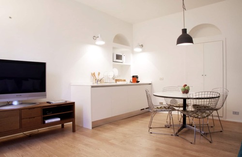 San Marco Apartment | Stylish Brera Apartments in San Fermo with Spa & Kitchen