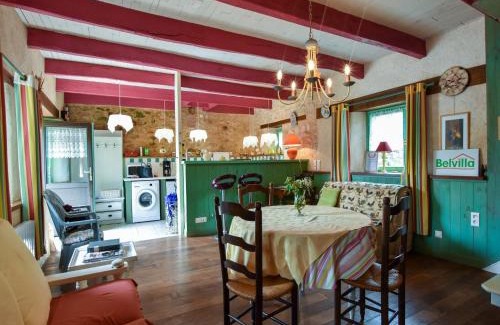 Querrien House | Inviting Holiday Home with Terrace Close to Quimperl