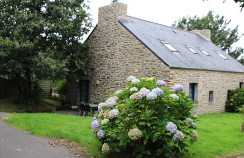 Ploumoguer Cottage | Cozy Breton House Near Beaches with Pool & Family Amenities