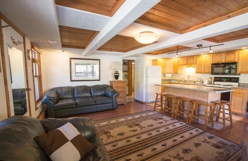 Glenwood Springs Apartment | Inviting Brettelberg Slopeside Condos with Hot Tub Access