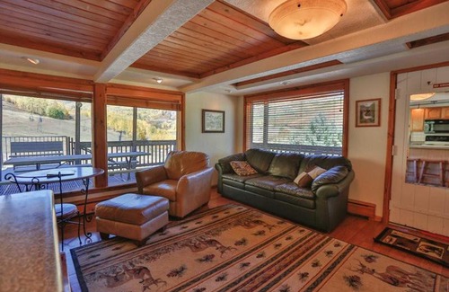 Glenwood Springs Apartment | Inviting Brettelberg Slopeside Condos with Hot Tub Access