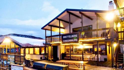 Glenwood Springs Apartment | Inviting Brettelberg Slopeside Condos with Hot Tub Access