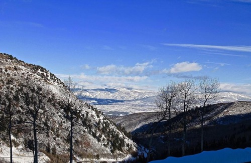 Glenwood Springs Apartment | Comfortable Brettelberg Slopeside Condos with Hot Tub