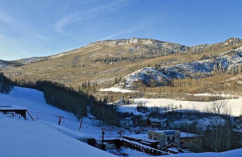 Glenwood Springs Apartment | Comfortable Brettelberg Slopeside Condos with Hot Tub