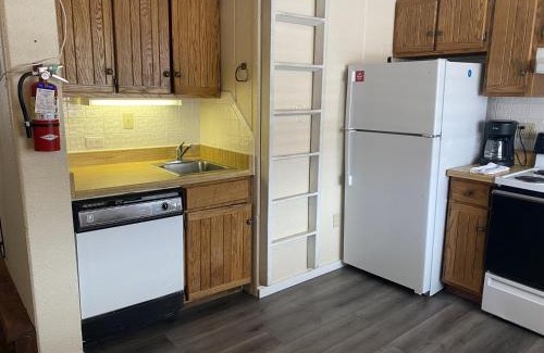 Glenwood Springs Apartment | Cozy Brettelberg Slopeside Condos with Hot Tub Access