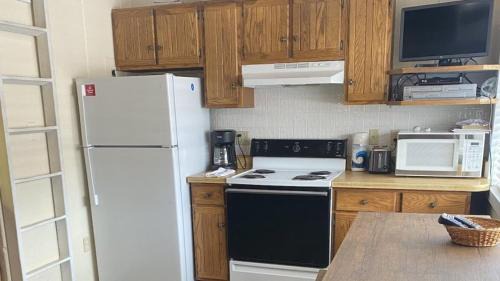 Glenwood Springs Apartment | Cozy Brettelberg Slopeside Condos with Hot Tub Access
