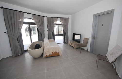 Kyrenia Villa | Spacious Bretts Landing Villa with Pool & Spa for 28 Guests