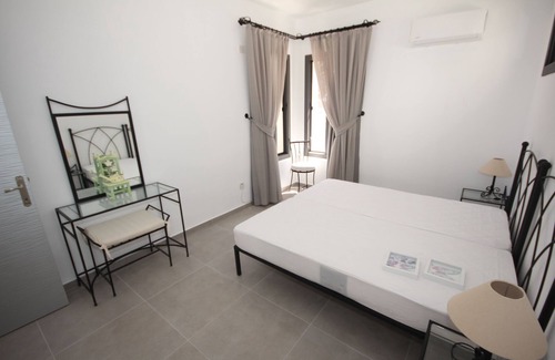 Kyrenia Villa | Spacious Bretts Landing Villa with Pool & Spa for 28 Guests