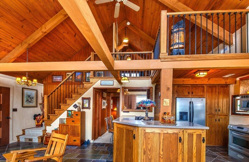 Brevard Cabin | Perfect Mountain Retreat in Brevard: Pool, Spa & Hiking