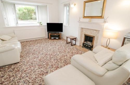 Rhyd-y-foel House | Relax at Breve Rest - 4-Star Child-Friendly Retreat