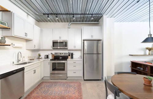 Milwaukee Apartment | Brewery District Luxe 2BR Near Fiserv with Parking