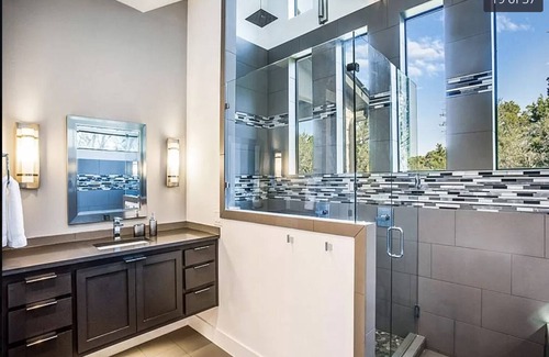 Austin Villa | Unforgettable Brewery District Villa with Pool & Spa Amenities