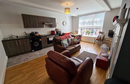 Burton on Trent Apartment | Convenient Brewsters Apartment with Breakfast Included