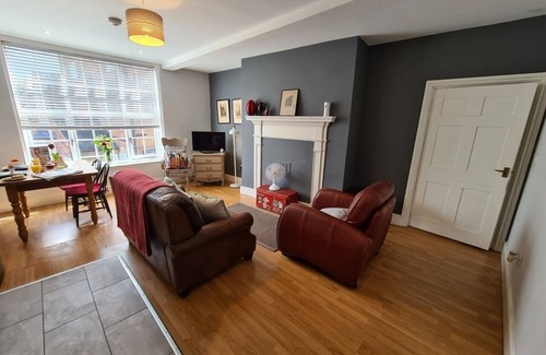 Burton on Trent Apartment | Convenient Brewsters Apartment with Breakfast Included
