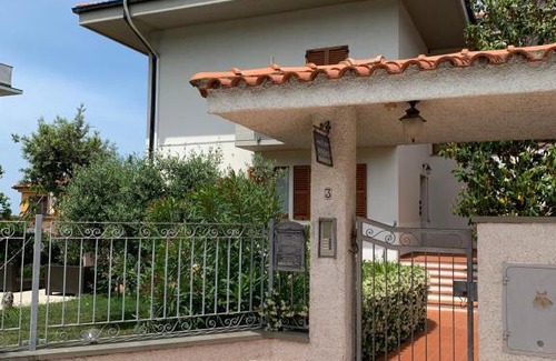 Montemarciano House | Pet-Friendly Brezza Affittacamere with Breakfast Included