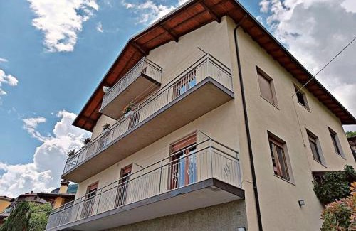 Costa Volpino House | Experience Brezza di Lago: Family-Friendly with Pool Access