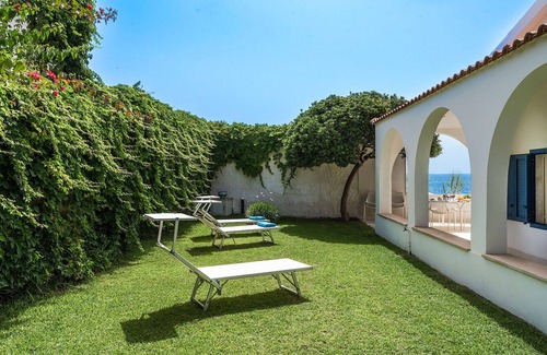 Calabernardo Villa | Experience Brezza di Mare: Oceanfront House for 6 in Sicily