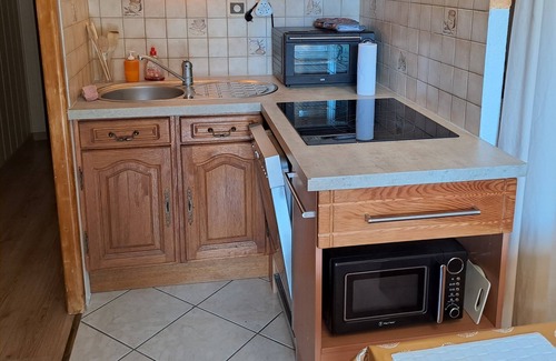 Forville Apartment | Family-Friendly Briançon T2 with Kitchen, Rated 10/10