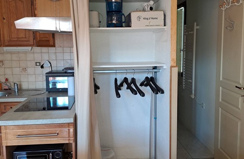 Forville Apartment | Family-Friendly Briançon T2 with Kitchen, Rated 10/10