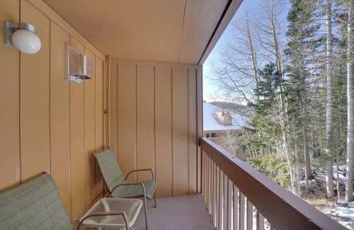 Brian Head Apartment | Inviting Brian Head Condo with Balcony & Scenic Mountain View