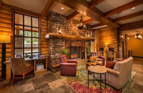 Brian Head Hotel | Experience Comfort at Brian Head Lodge with Stunning Views